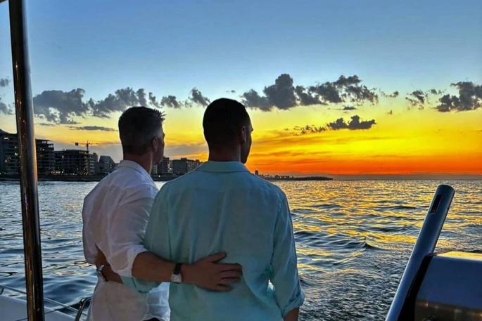 El ex piloto de Fórmula Uno Ralf Schumacher junto a su pareja.