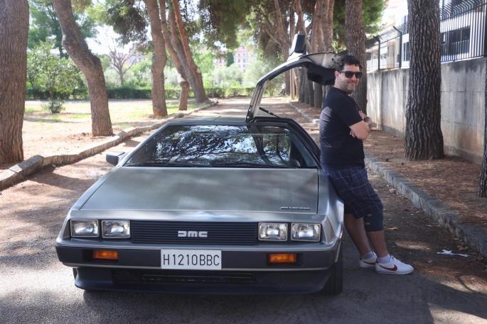 Juan Antonio Gómez y su DeLorean