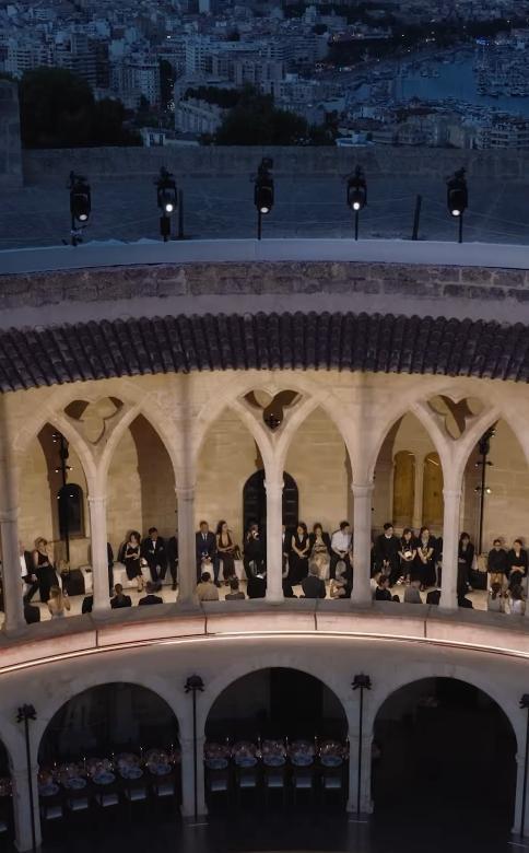 Louis Vuitton comparte las imágenes de su presentación en el Castillo de Bellver