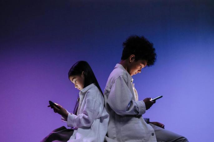 Meta defiende una mayoría de edad digital común que se apoye en los padres y sin prohibiciones gubernamentales