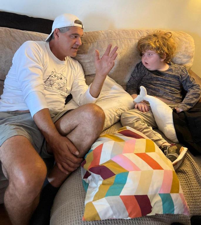 Frank Cuesta con el pequeño Martín durante su inesperada visita.