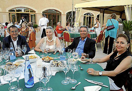 PALMA DISCRETO UH Y BRISAS CENA BENEFICA CONTRA EL CANCER EN SON ANT