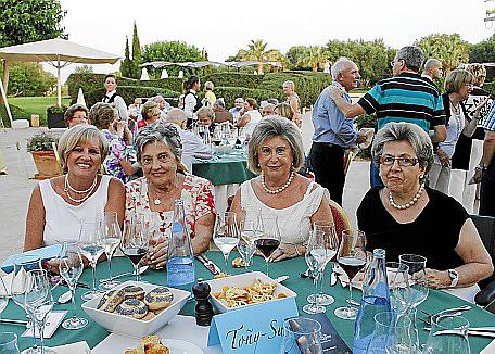 PALMA DISCRETO UH Y BRISAS CENA BENEFICA CONTRA EL CANCER EN SON ANT