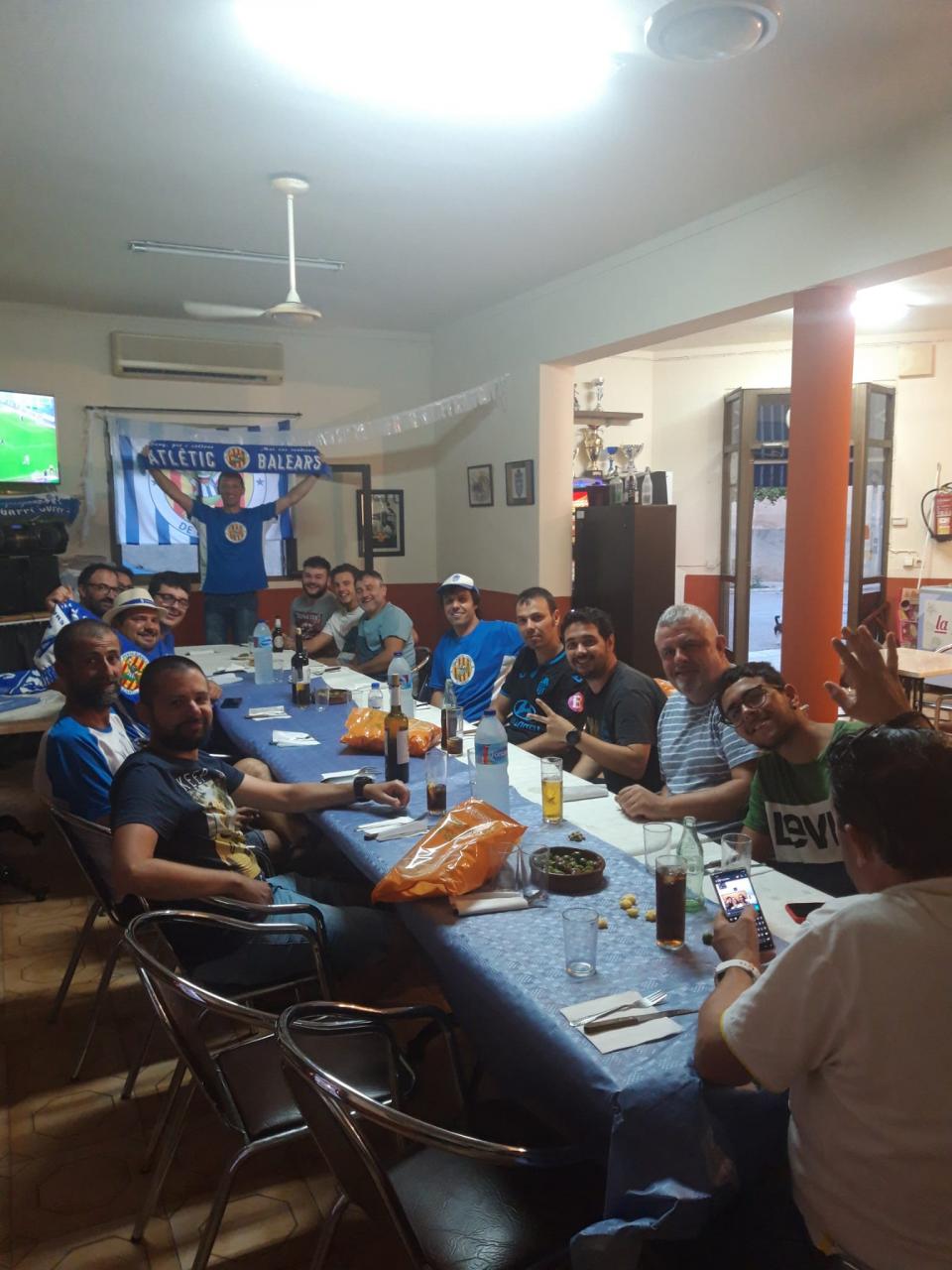 Las peñas viven con emoción el partido del Atlético Baleares