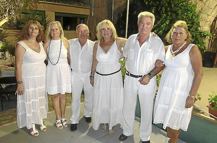 FIESTA DE BLANCO CASA DE ANDALUCIAMARÍA CAMPAYO