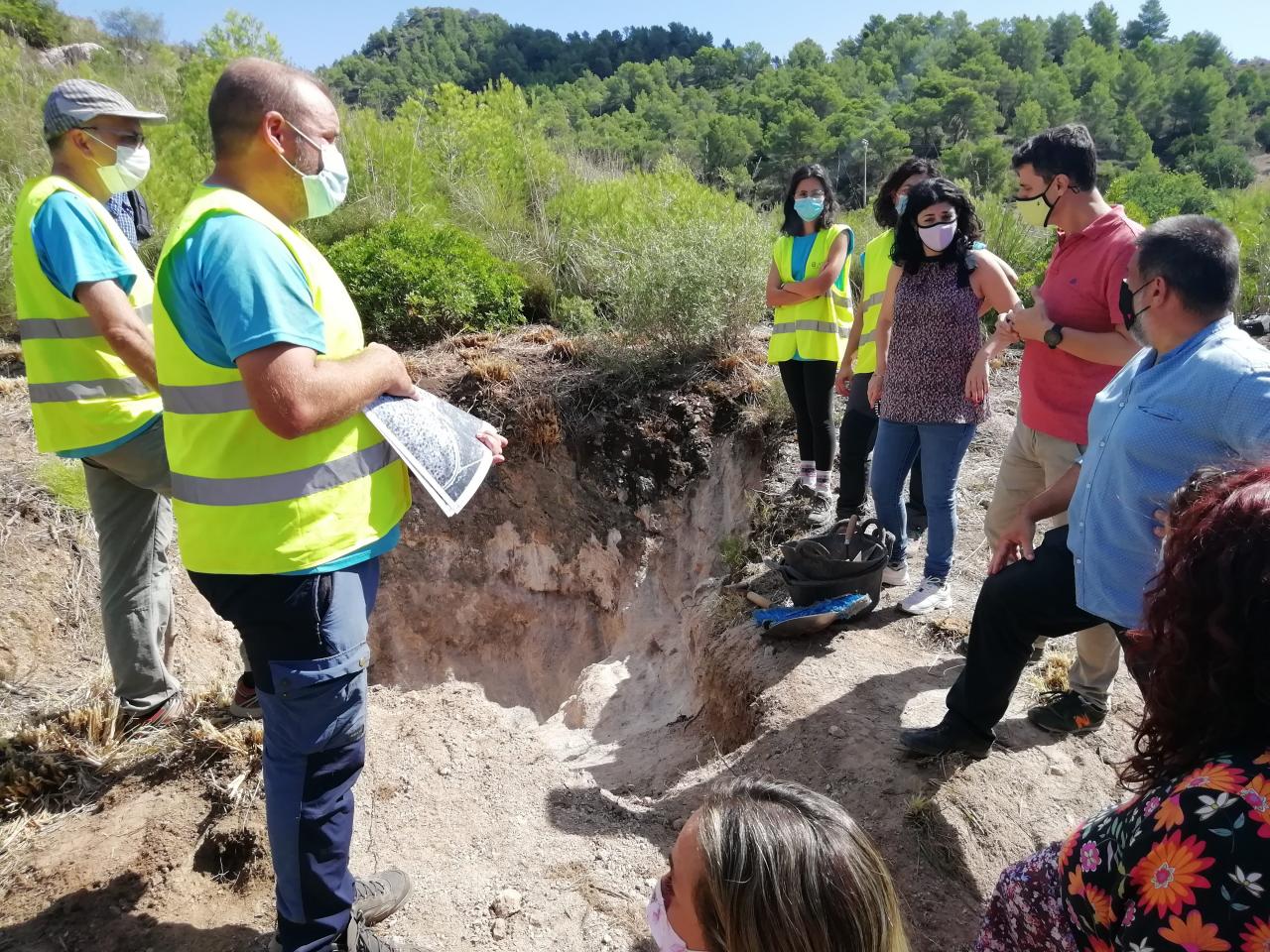 Empieza La Excavacion En Busca De Una Fosa Franquista En El Coll D Arta En Busca De Tres Victimas