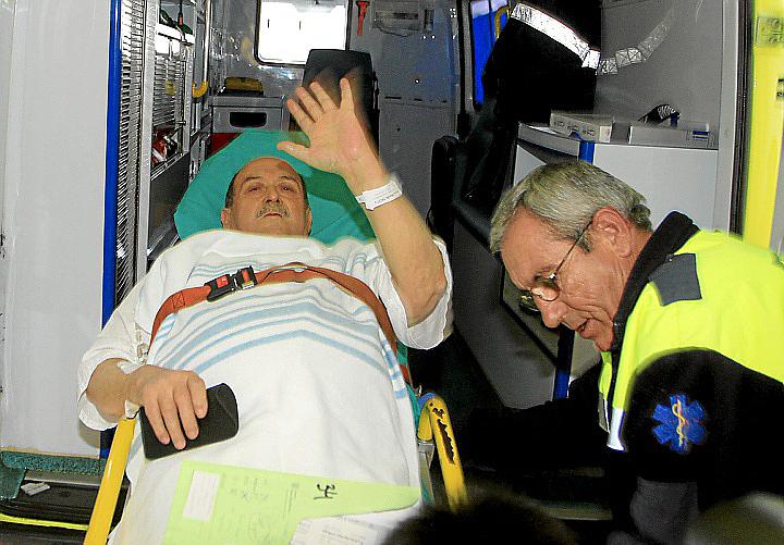 PRIMERA FASE DE LA OPERACION DE TRASLADO DE PACIENTES DE SON DURETA AL HOSPITAL UNIVERSITARI