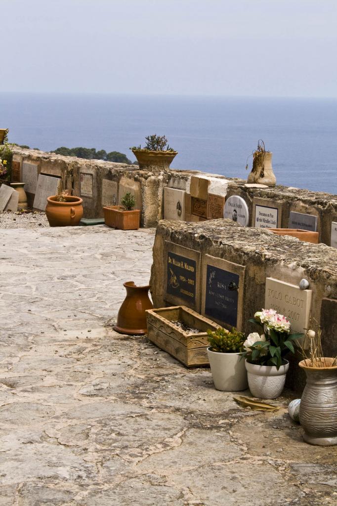Cementerio de Deià, ubicado sobre el mar
