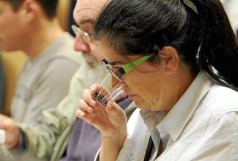 Una degustación aborda la relación entre el chocolate y la percepción