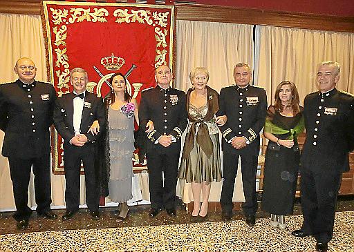 CENA DE GALA DE LAS PATRONAS DE ARTILLERIA E INFANTERIAAMALIA ESTAB