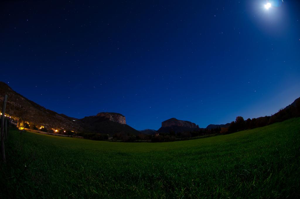 Pillados "in fraganti" bajo la Luna.