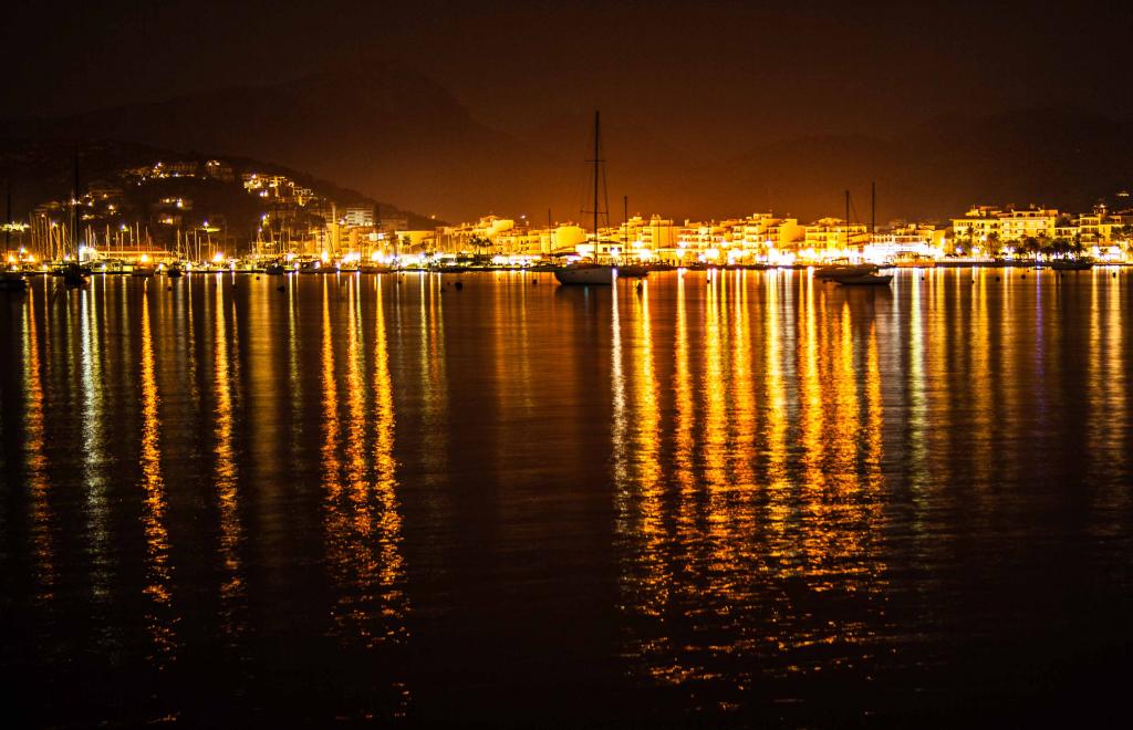 Puerto de Pollença de noche