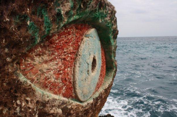 Ojo en la playa de Cala Llombards
