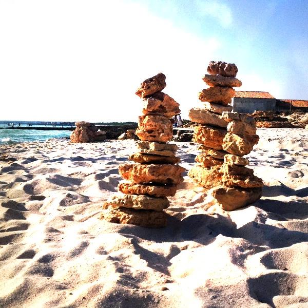 piedras en la playa de Es Trenc en Mallorca