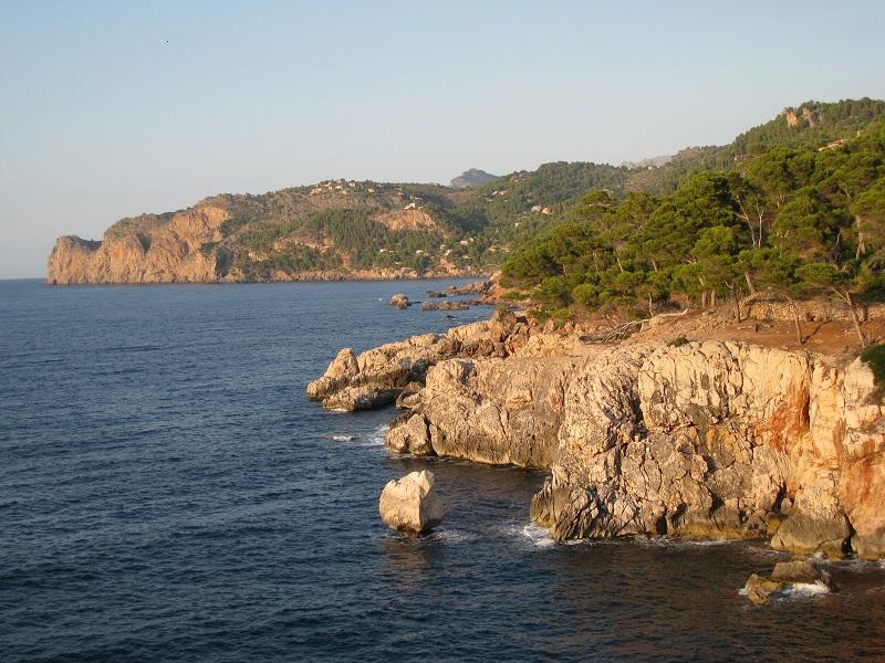 Fent camí per Cala Deià