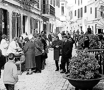 BERENARS SOLIDARIS" ORGANIZADOS POR LOS COMERCIOS DE LA CALLE CARNISSERIA de Ciutadella