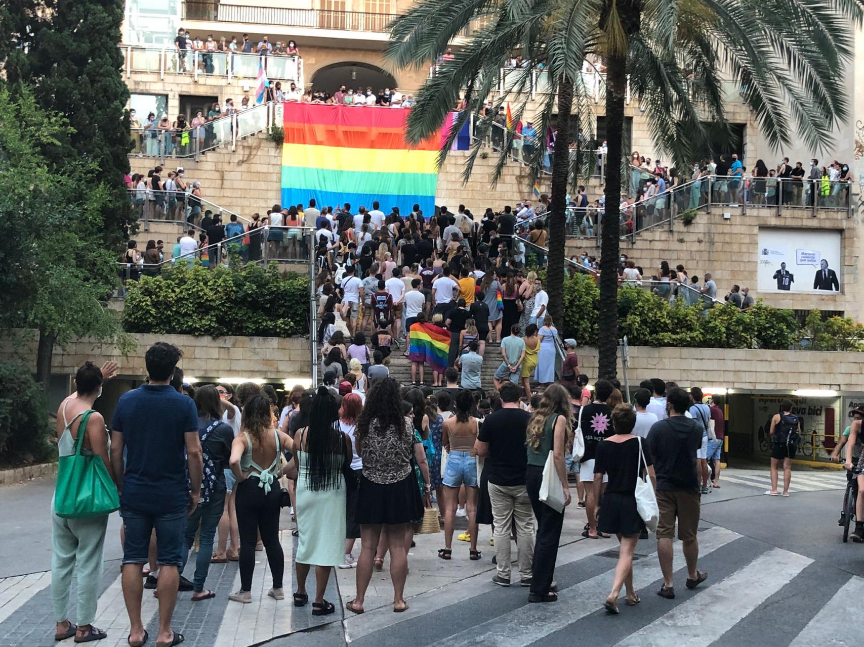 Unas 500 personas se concentran en Palma por el asesinato del joven Samuel