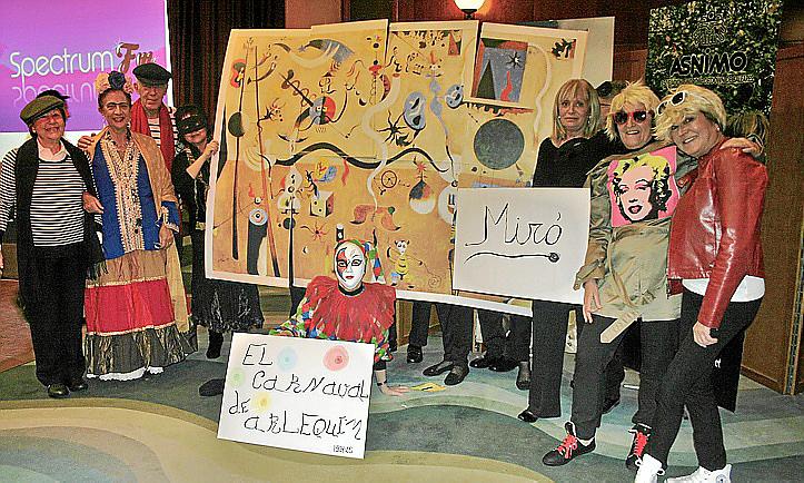 Baile solidario de carnaval organizado por clubes rotarios en el Valparaíso