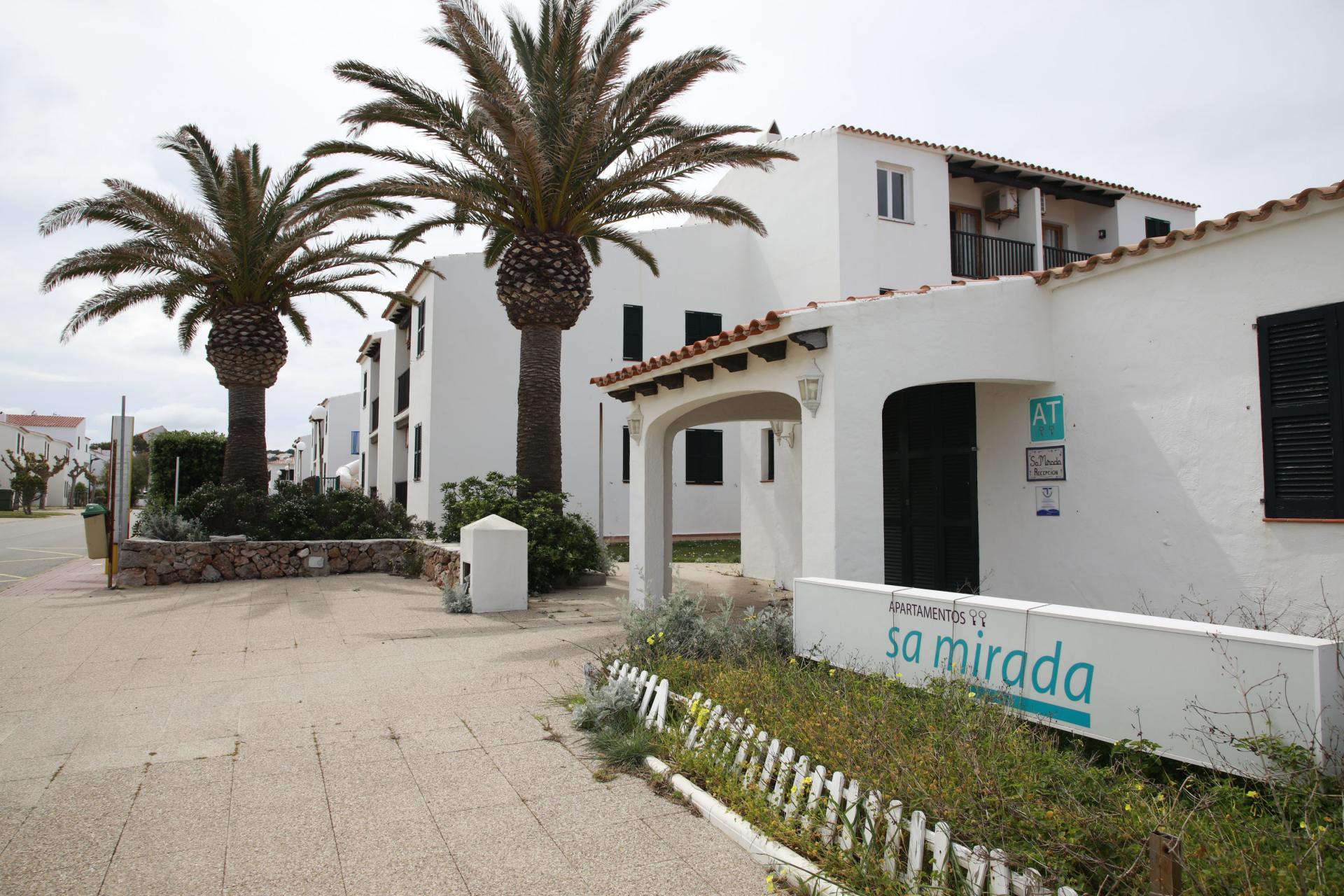 La policía interviene en una fiesta en el hotel COVID de Menorca