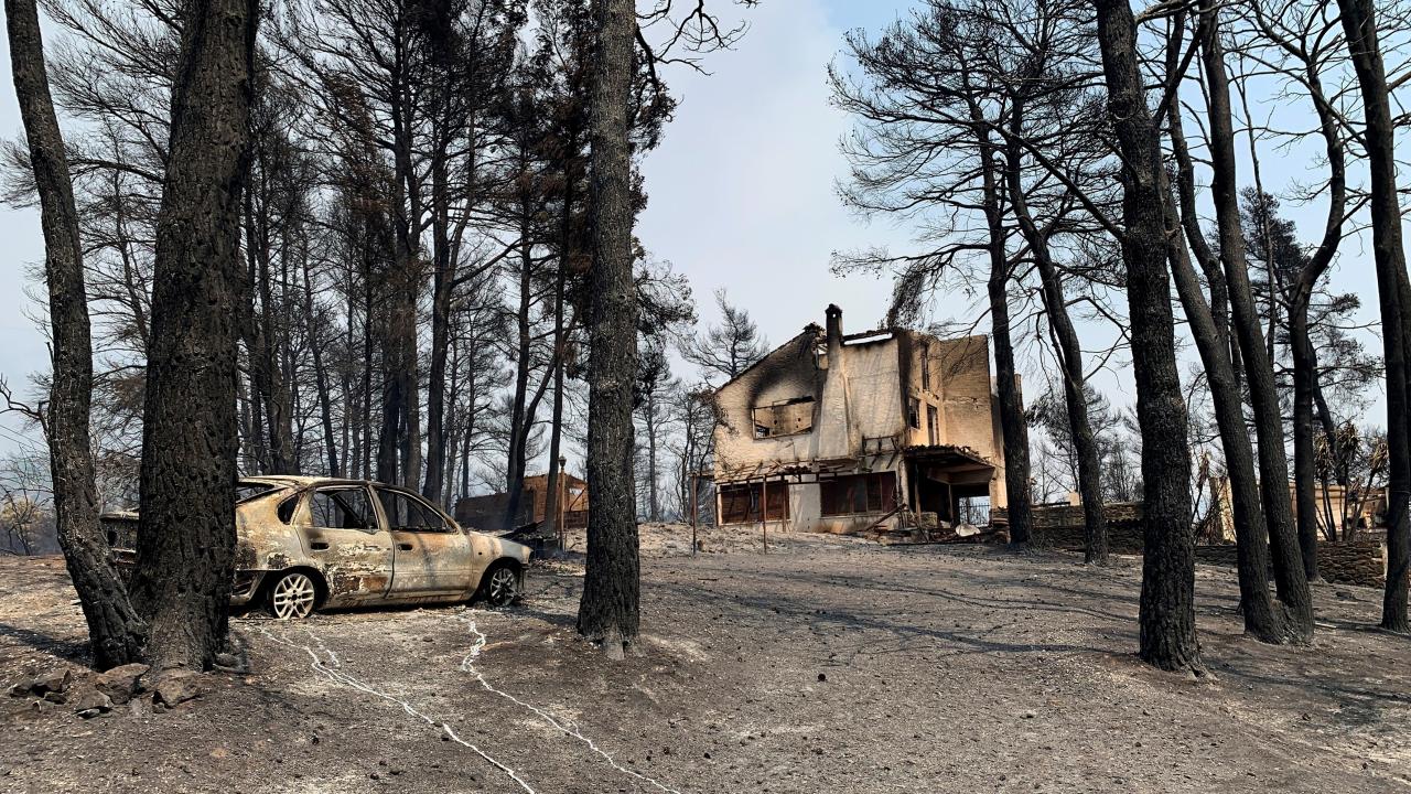 Evia fires continuing on three extensive fronts