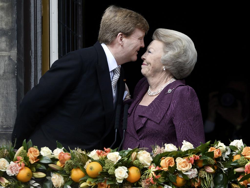 Relevo en el trono de Holanda