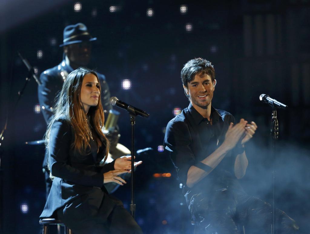 Enrique Iglesias and India Martinez perform "Loco" during the 14th Latin Grammy Awards in Las Vegas
