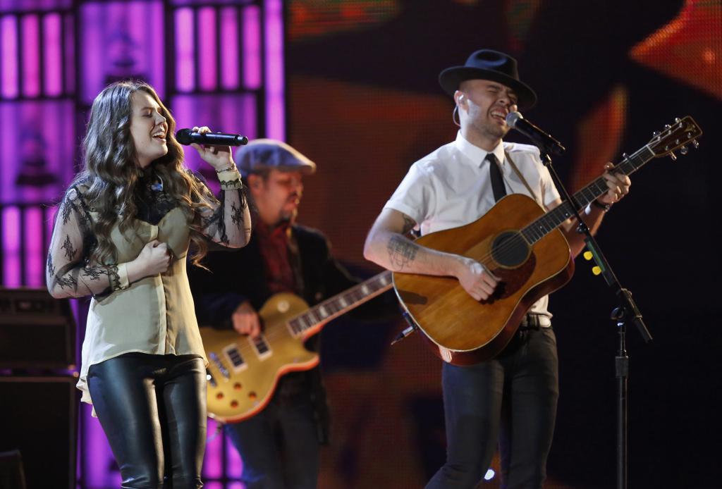 Jesse and Joy perform "Llorar" during the 14th Latin Grammy Awards in Las Vegas