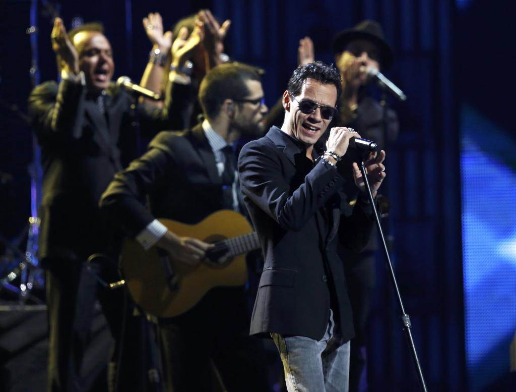 Marc Anthony performs "Vivir Mi Vida" during the 14th Latin Grammy Awards in Las Vegas