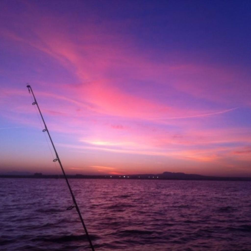 Amanecer en alta mar