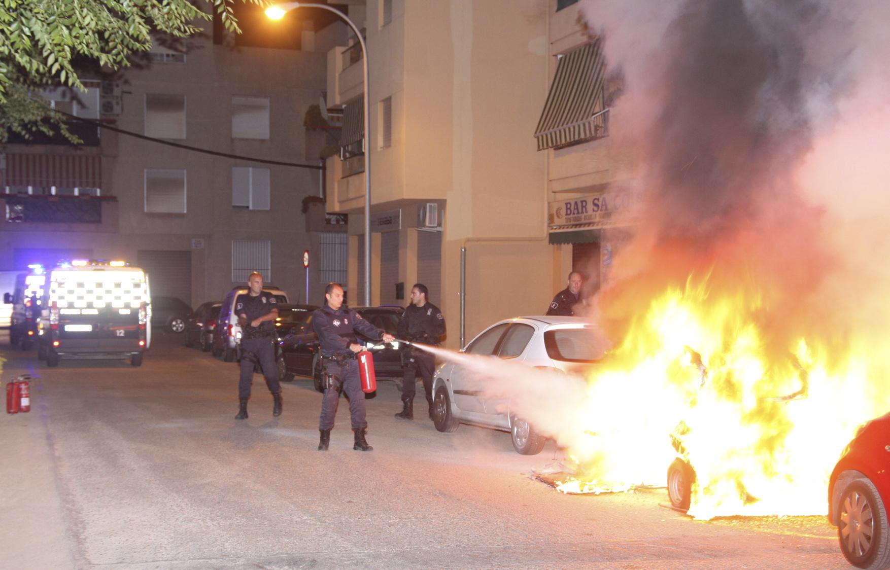 Coche incendiado