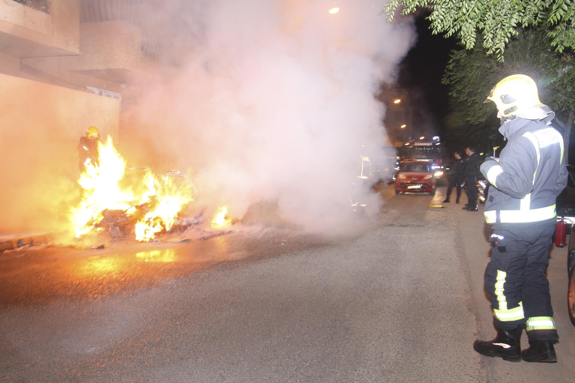 Coche incendiado