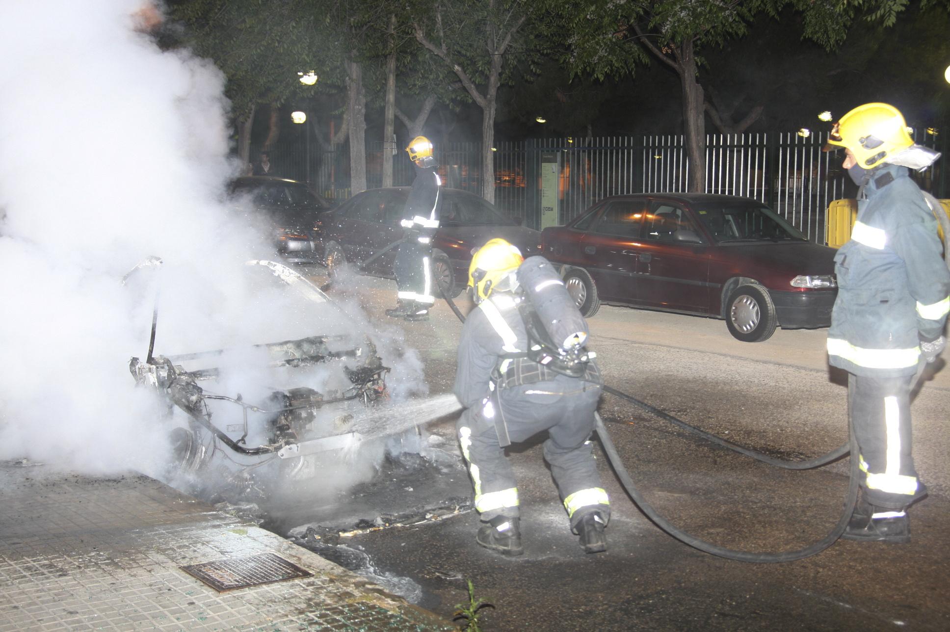 Coche incendiado