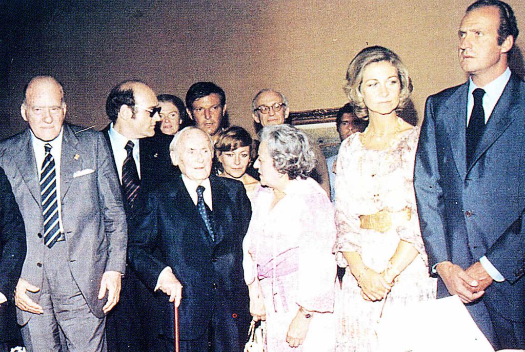 PALMA - ARTE - IMAGEN DE 1978 DE LA INAUGURACION DE UNA EXPOSICION DE JOAN MIRO EN SA LLONJA.