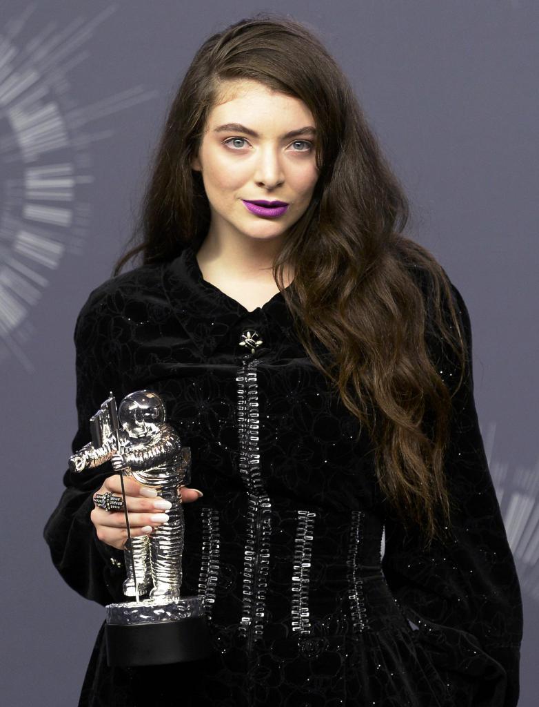 La cantante Lorde con el VMA al Mejor vídeo Rock