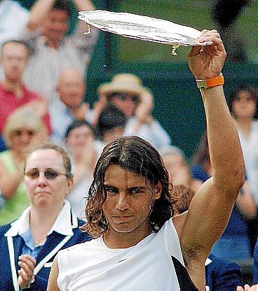 2006. Primera final en Londres. Subcampeón en Wimbledon al caer en la final frente al suizo.