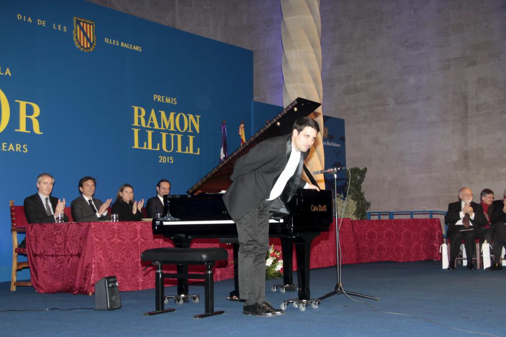 Premis Ramon Llull