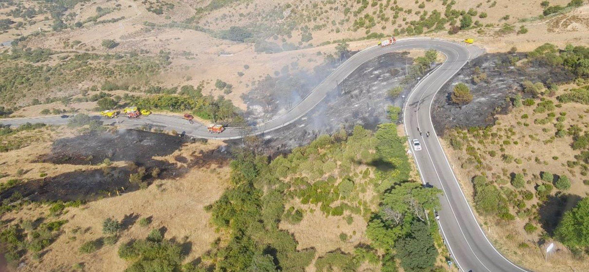 Controlan en una hora dos incendios forestales en Miraflores y San