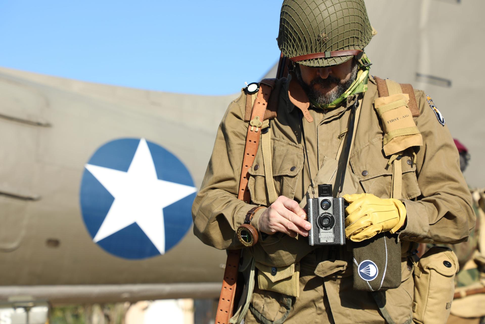 Fotogalería Recreación histórica de paracaidistas y soldados de las