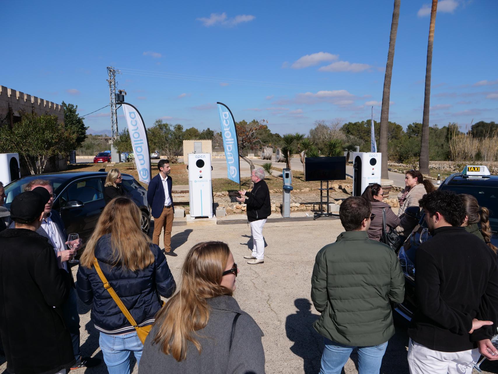 La movilidad sostenible llega de la mano de eTaxi y eRental