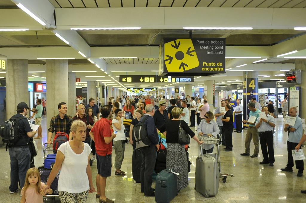 Todos los aeropuertos de Aena tienen desde este martes wifi gratuito