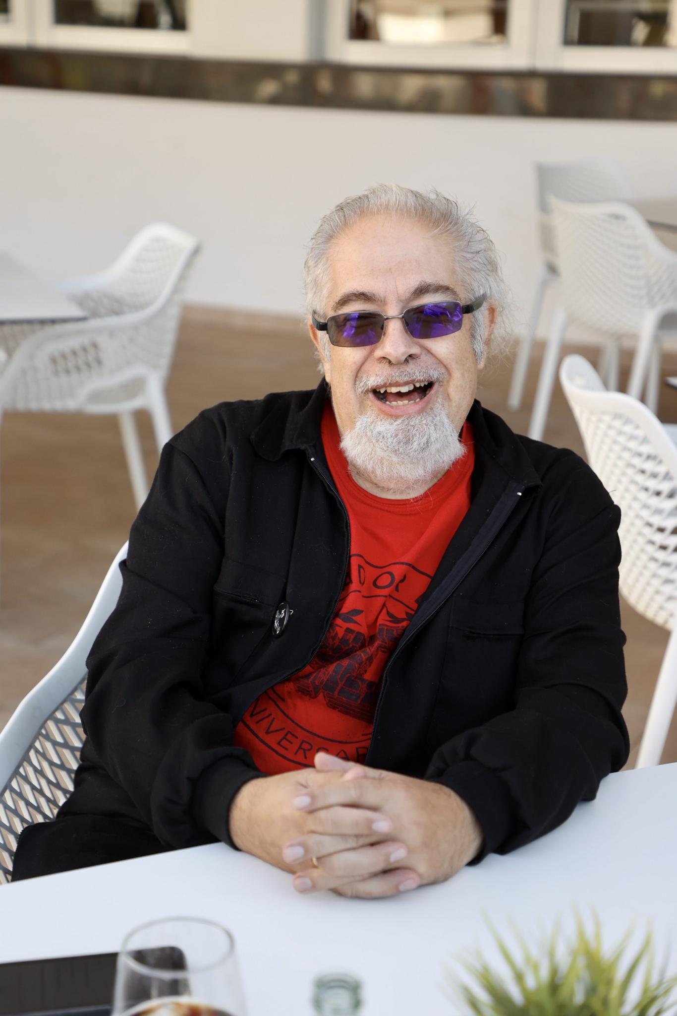 Servando Carballar «Hoy en día todos somos casi nadie vive