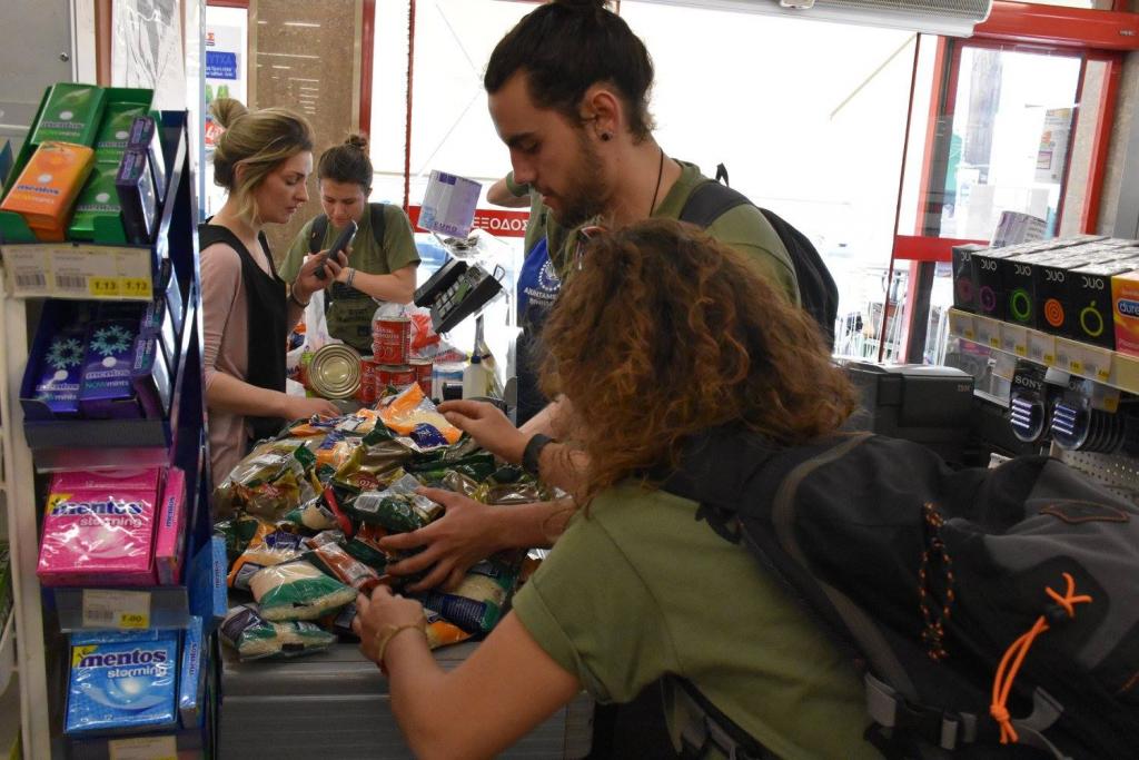 Voluntarios de Binissalem amb les persones refugiades