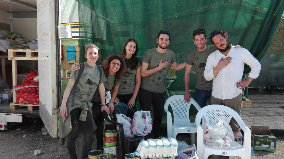 Voluntarios de Binissalem amb les persones refugiades