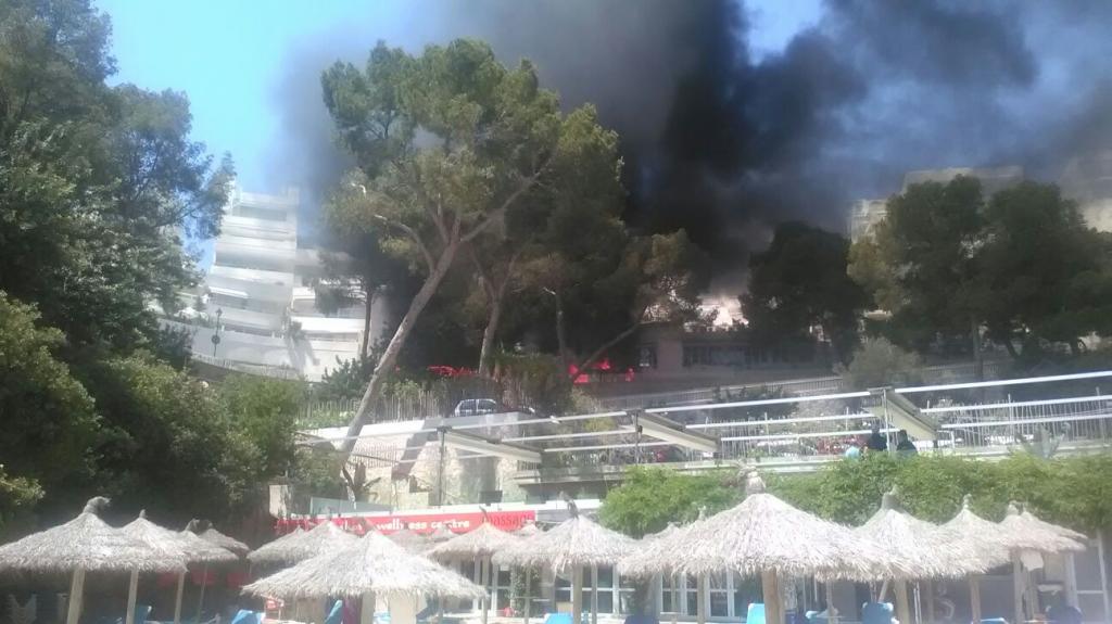 autobús incendiado