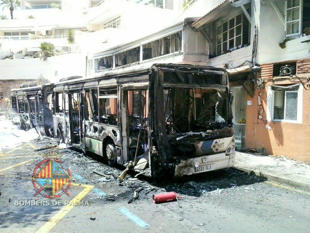autobús incendiado