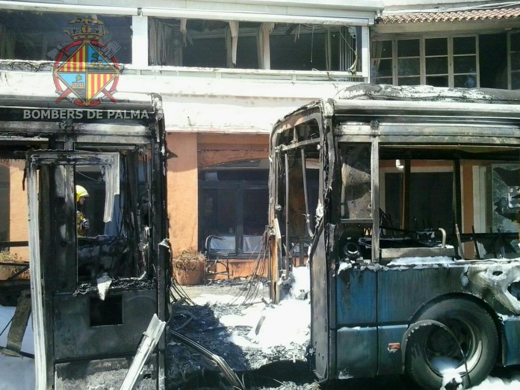 autobús incendiado