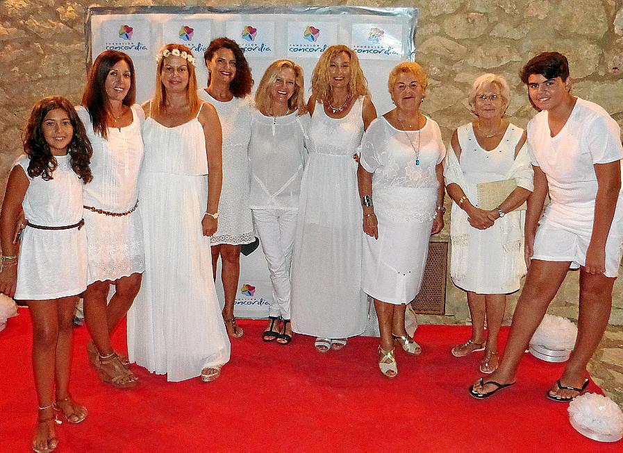 Festa de Blanc Solidària en Sant Honorat