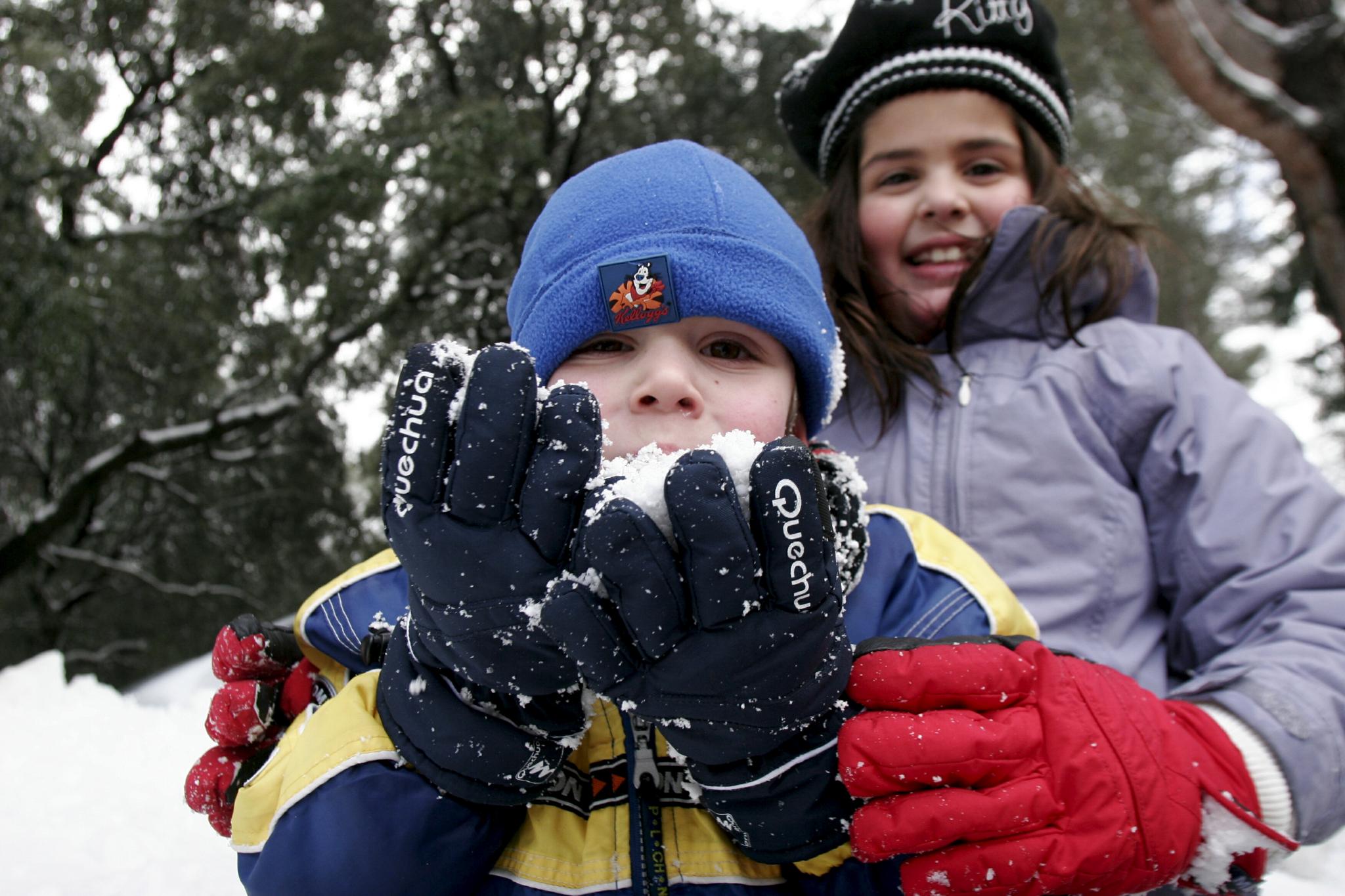 PALMA. MODA. REPORTAJE DE GUANTES PARA LAS MANOS, COMPLEMENTO PARA COMBATIR EL FRIO.