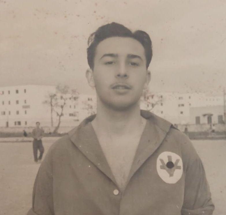Un joven López Lacal en su época de futbolista.