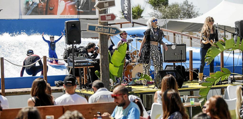 Surf Lounge olas de California sin salir de Eivissa